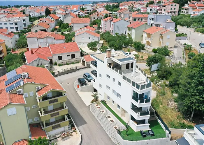 Lejlighed The Mak Boutique With Garden, Free Parking